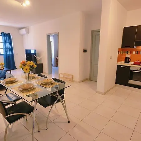 公寓 Cozy 3 Bedroom Close To The