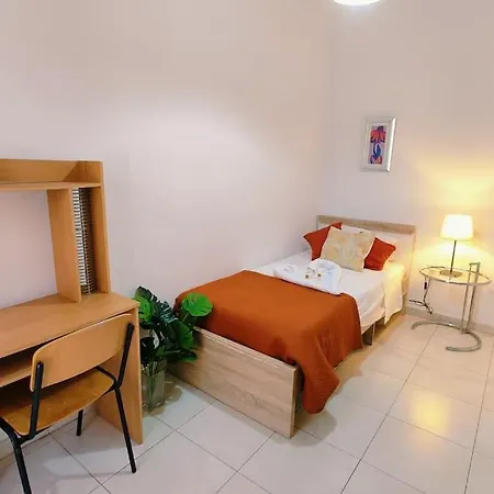 Cozy 3 Bedroom Close To The *