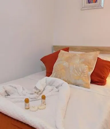 Cozy 3 Bedroom Close To The 公寓